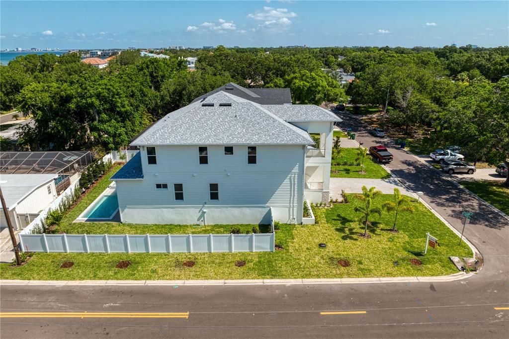 Recently Sold: $2,359,000 (5 beds, 4 baths, 4105 Square Feet)