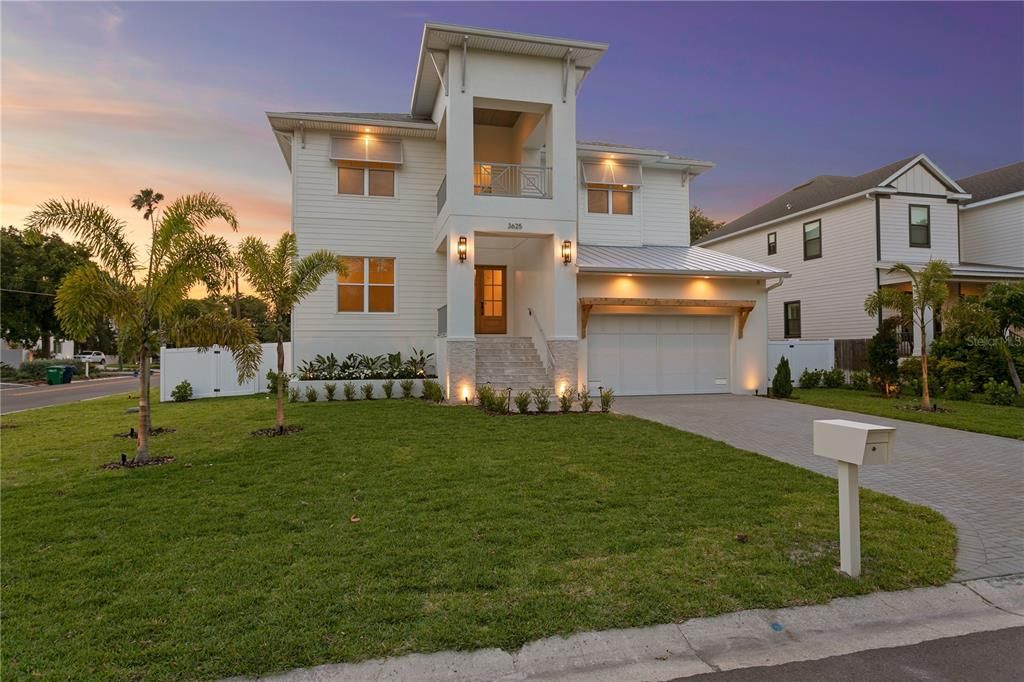 Recently Sold: $2,359,000 (5 beds, 4 baths, 4105 Square Feet)