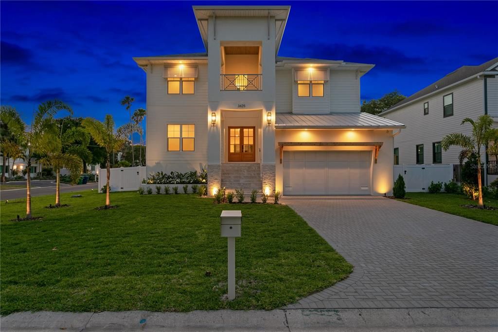 Recently Sold: $2,359,000 (5 beds, 4 baths, 4105 Square Feet)