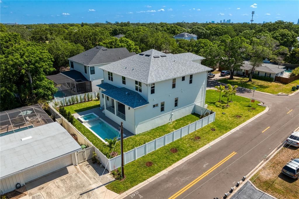 Recently Sold: $2,359,000 (5 beds, 4 baths, 4105 Square Feet)