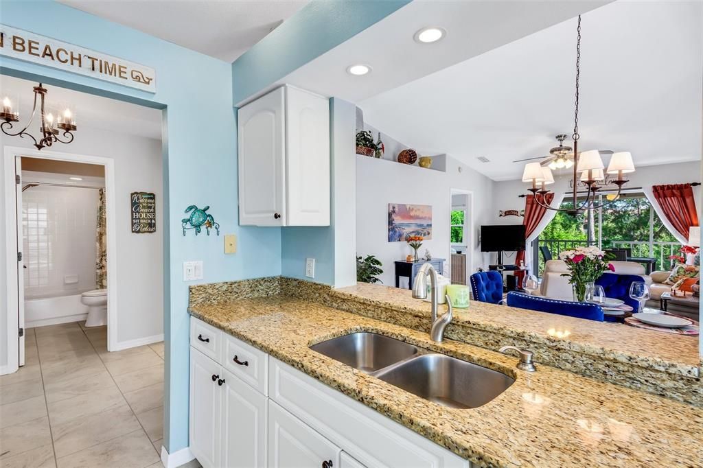 For Sale: $349,000 (2 beds, 2 baths, 1099 Square Feet)