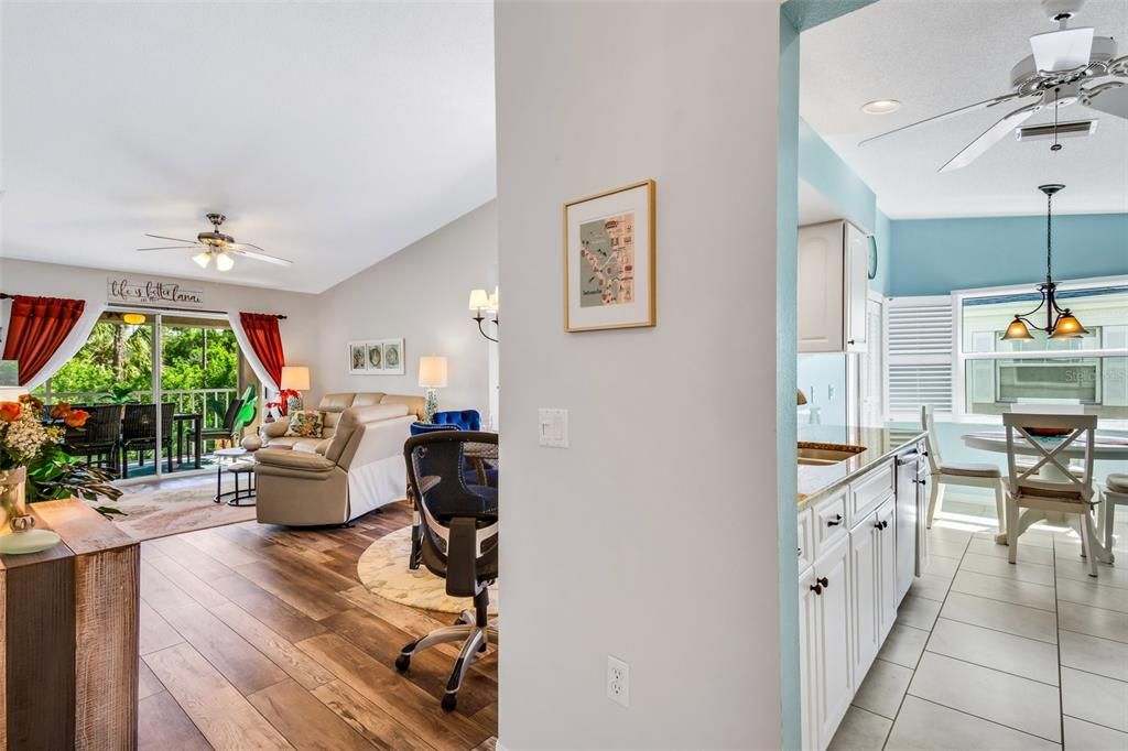 For Sale: $349,000 (2 beds, 2 baths, 1099 Square Feet)