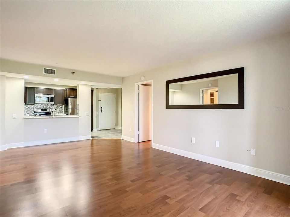 For Rent: $2,200 (2 beds, 2 baths, 1075 Square Feet)