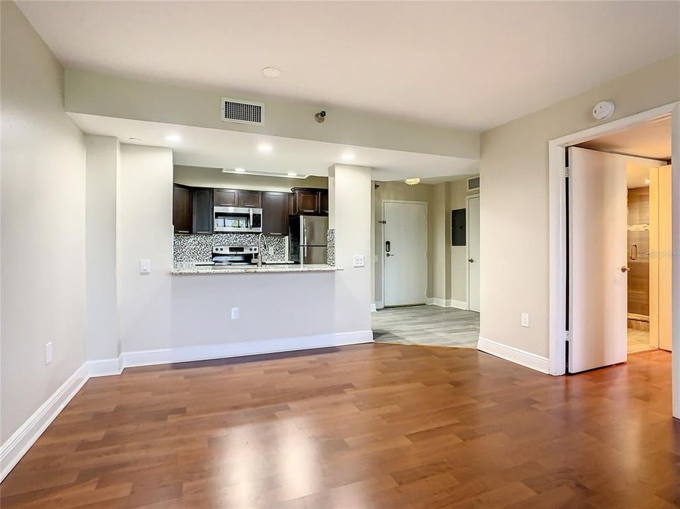 For Rent: $2,100 (2 beds, 2 baths, 1075 Square Feet)