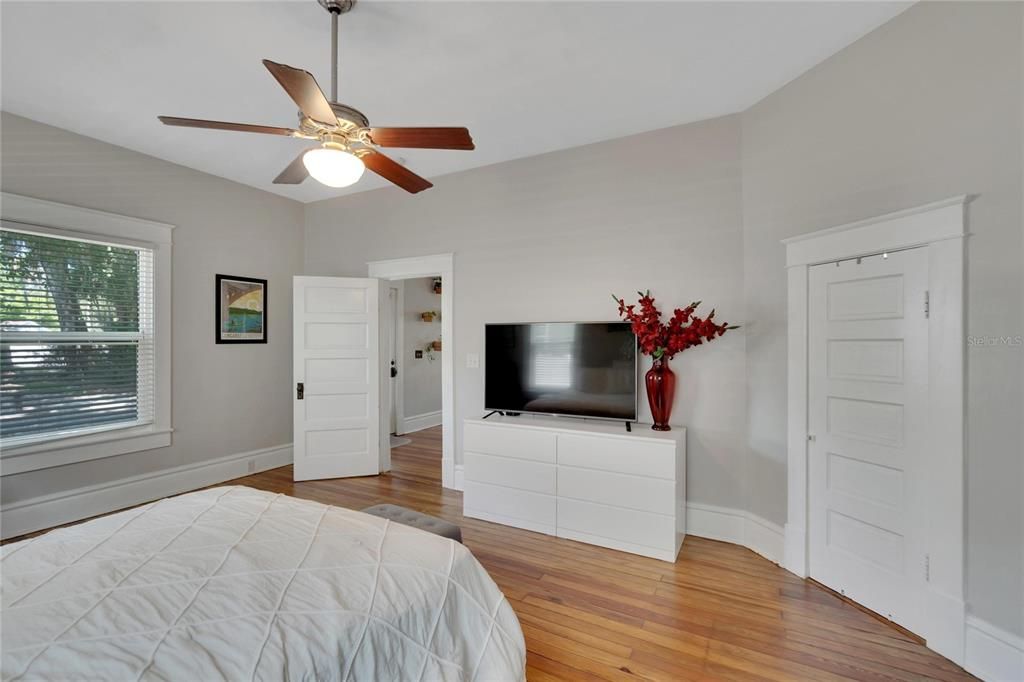 For Sale: $360,000 (3 beds, 1 baths, 1848 Square Feet)
