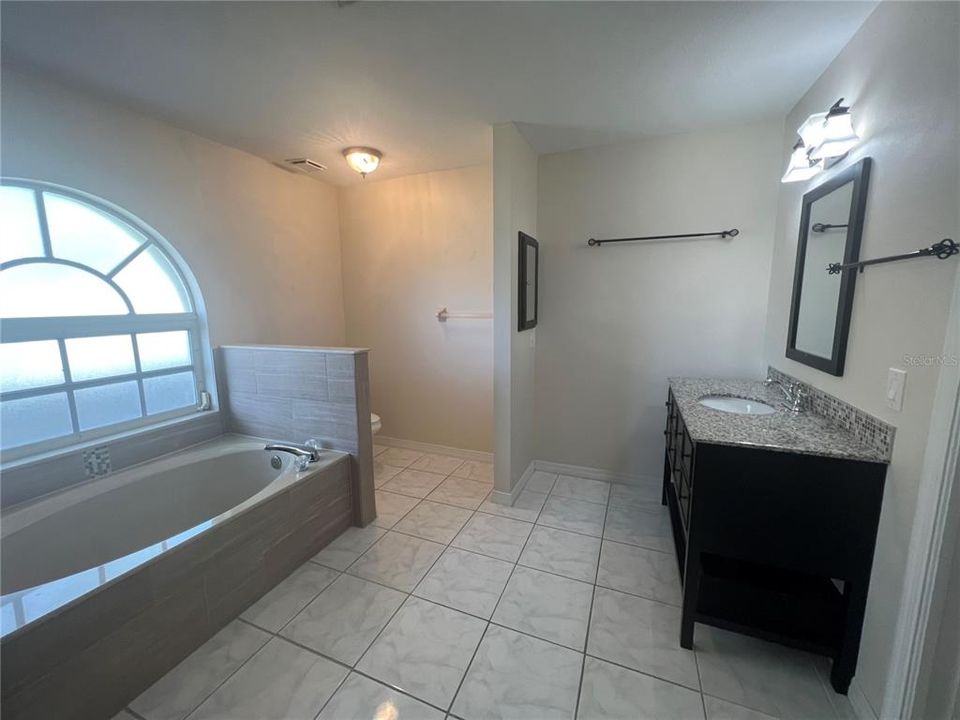 For Rent: $2,150 (3 beds, 2 baths, 2432 Square Feet)