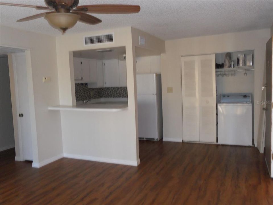 Recently Rented: $1,225 (1 beds, 1 baths, 607 Square Feet)