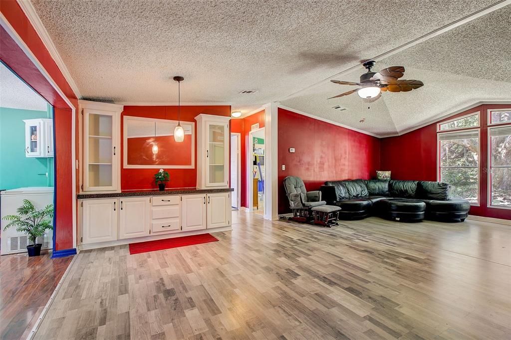 For Sale: $489,900 (3 beds, 2 baths, 1783 Square Feet)
