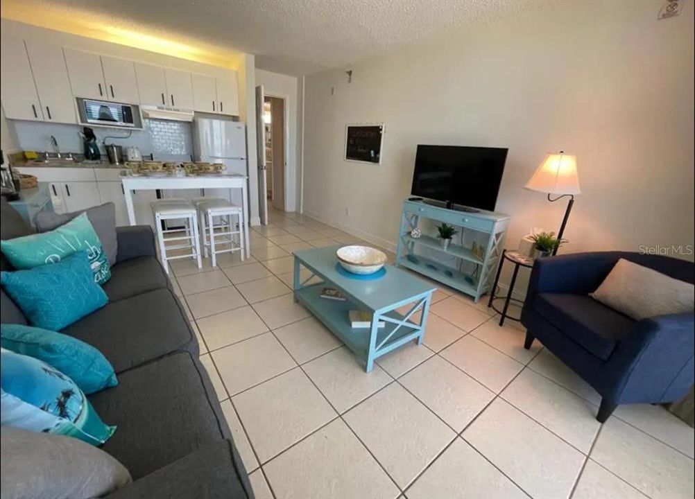 For Sale: $199,000 (1 beds, 1 baths, 483 Square Feet)