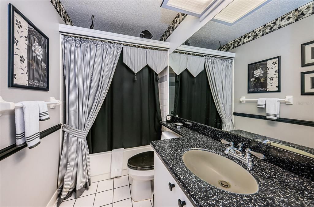 待售: $369,900 (2 贝兹, 2 浴室, 1735 平方英尺)