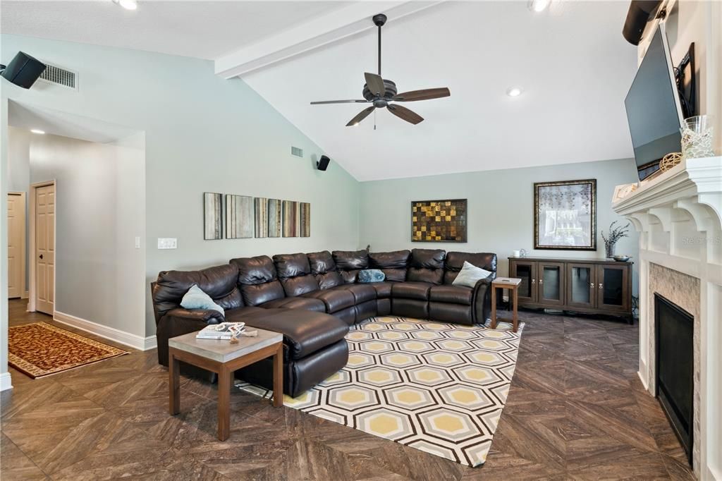 Active With Contract: $700,000 (4 beds, 2 baths, 2838 Square Feet)