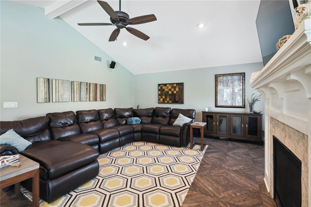 Active With Contract: $700,000 (4 beds, 2 baths, 2838 Square Feet)