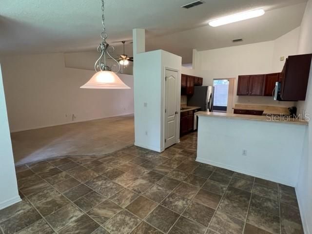For Rent: $2,100 (4 beds, 2 baths, 2348 Square Feet)