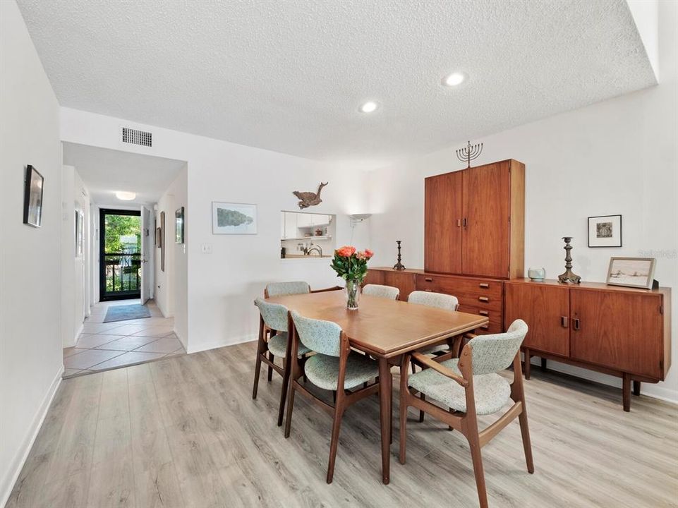 For Sale: $628,000 (2 beds, 2 baths, 1368 Square Feet)