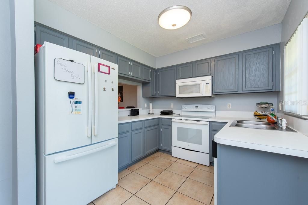 For Sale: $225,000 (2 beds, 2 baths, 1396 Square Feet)