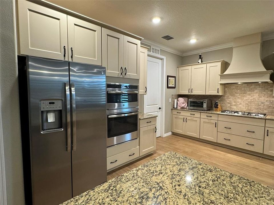For Sale: $424,900 (3 beds, 2 baths, 2119 Square Feet)