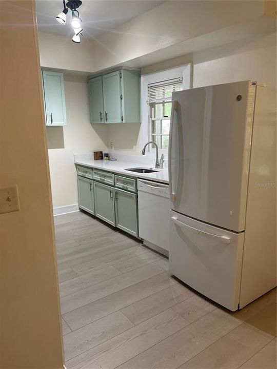 For Rent: $1,650 (1 beds, 1 baths, 936 Square Feet)