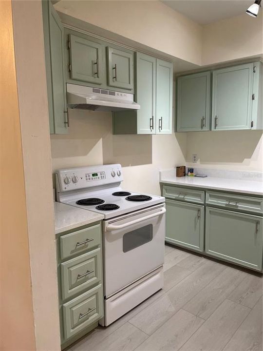 For Rent: $1,650 (1 beds, 1 baths, 936 Square Feet)