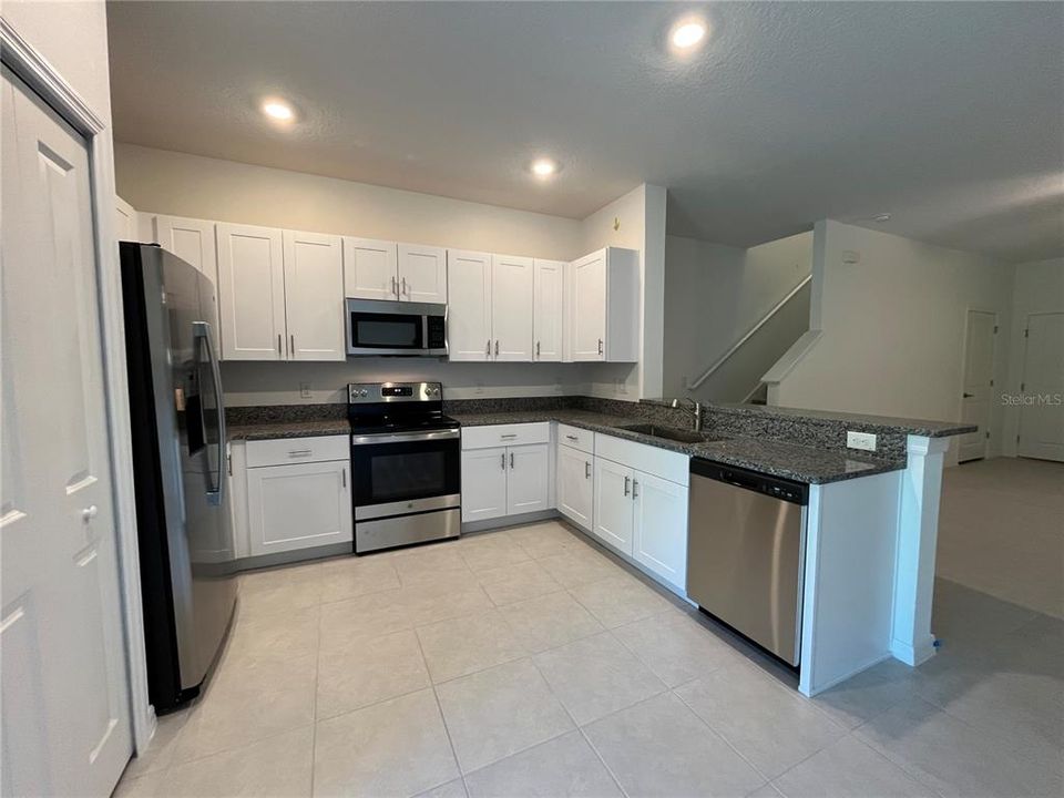 For Rent: $2,195 (3 beds, 2 baths, 1634 Square Feet)