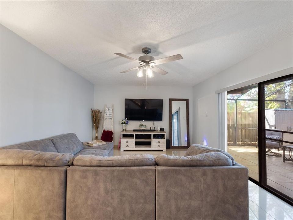 For Sale: $304,999 (2 beds, 2 baths, 1344 Square Feet)