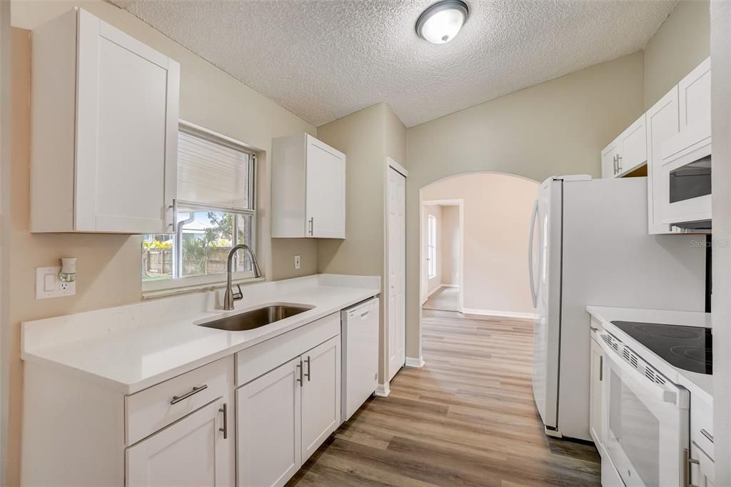 Active With Contract: $324,900 (3 beds, 2 baths, 1364 Square Feet)