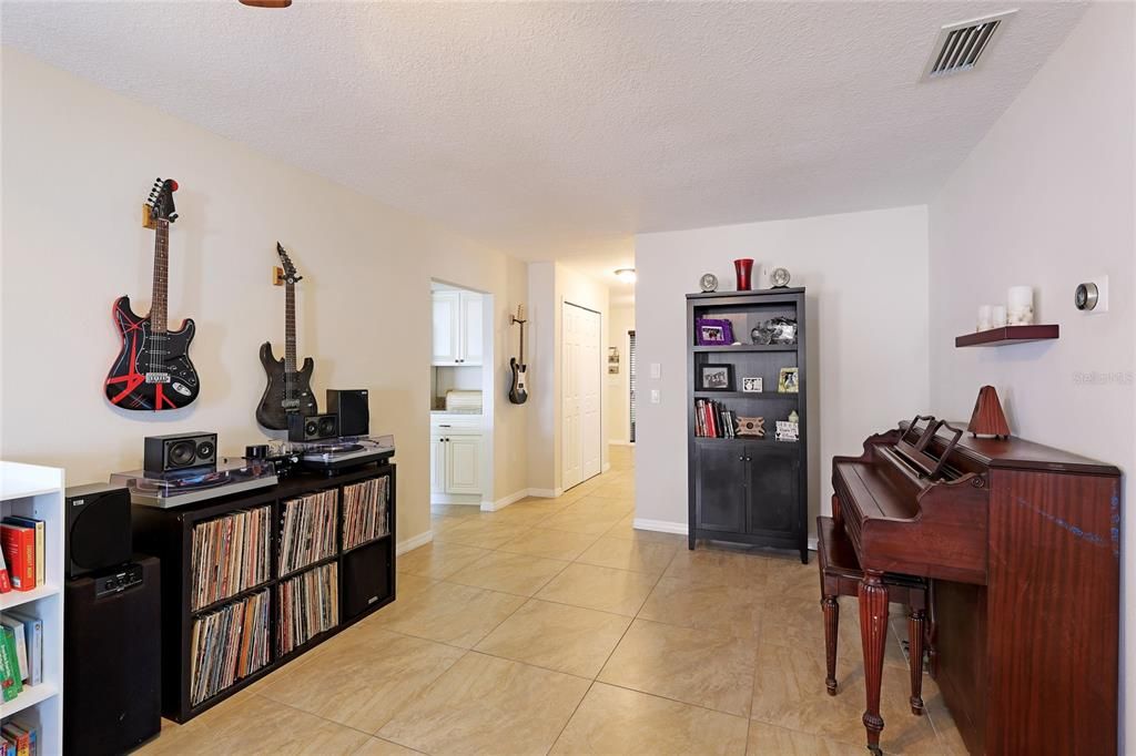 For Sale: $465,000 (3 beds, 2 baths, 1819 Square Feet)