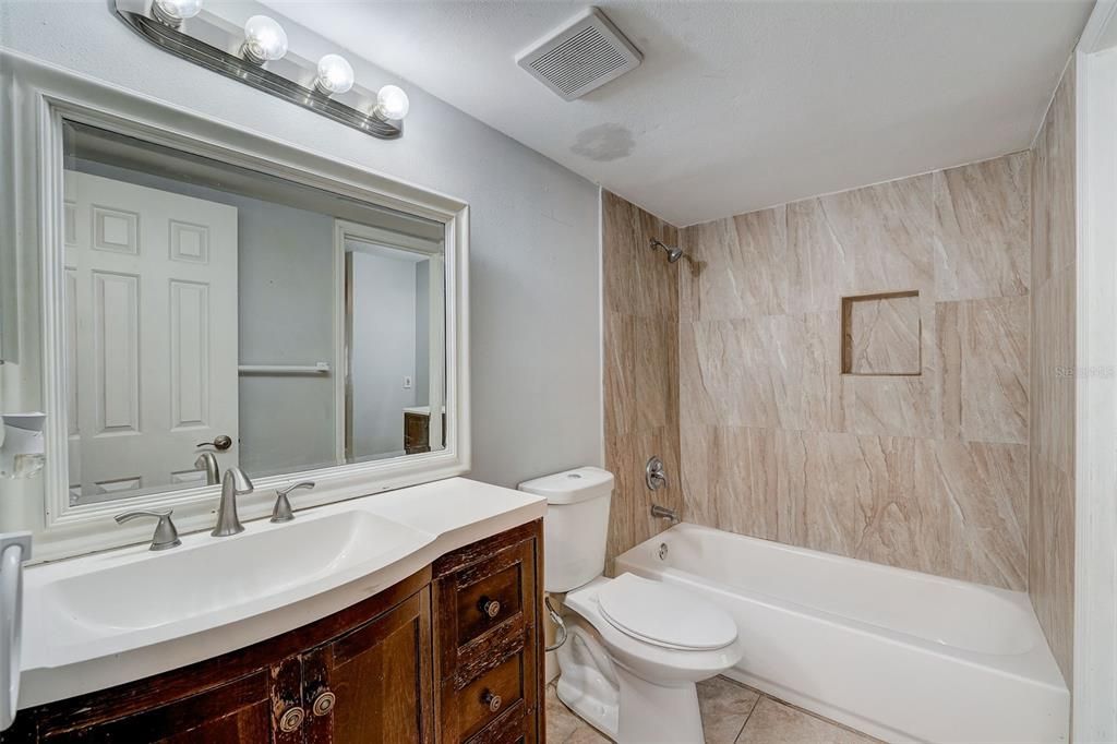 待售: $238,000 (2 贝兹, 2 浴室, 1266 平方英尺)