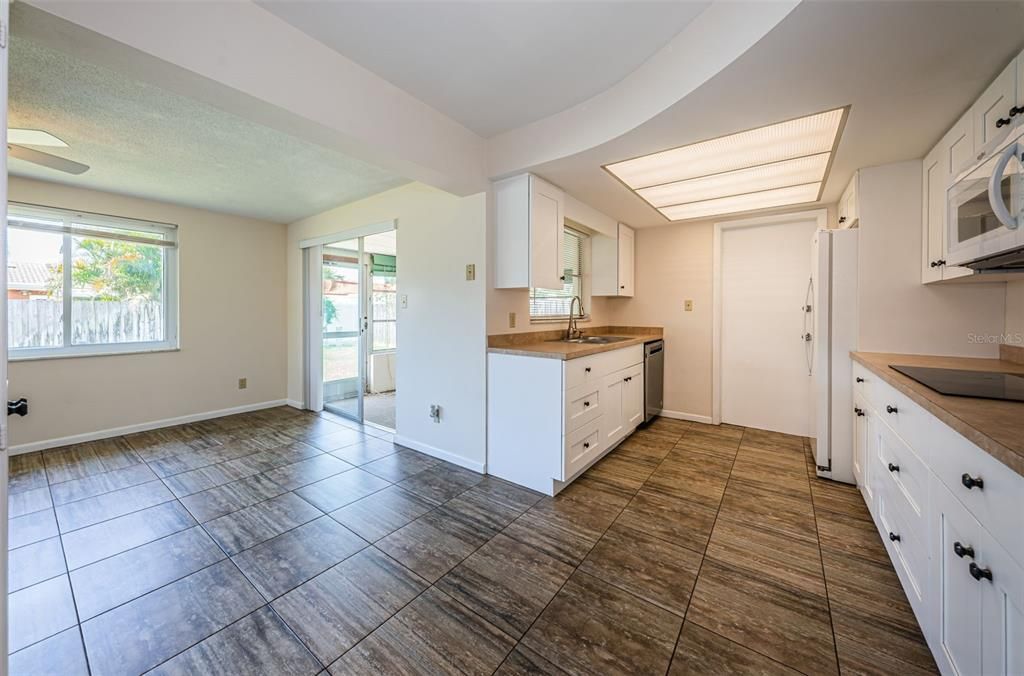 For Sale: $420,000 (2 beds, 2 baths, 1285 Square Feet)