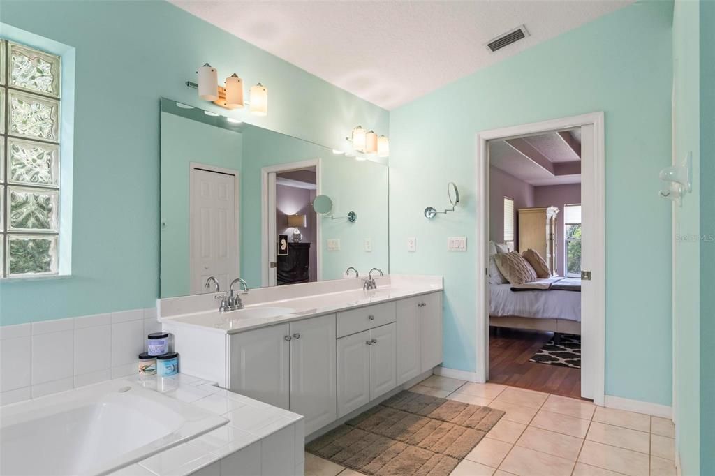 For Sale: $359,900 (3 beds, 2 baths, 1739 Square Feet)