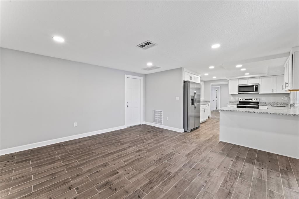 Recently Sold: $285,000 (2 beds, 2 baths, 1366 Square Feet)