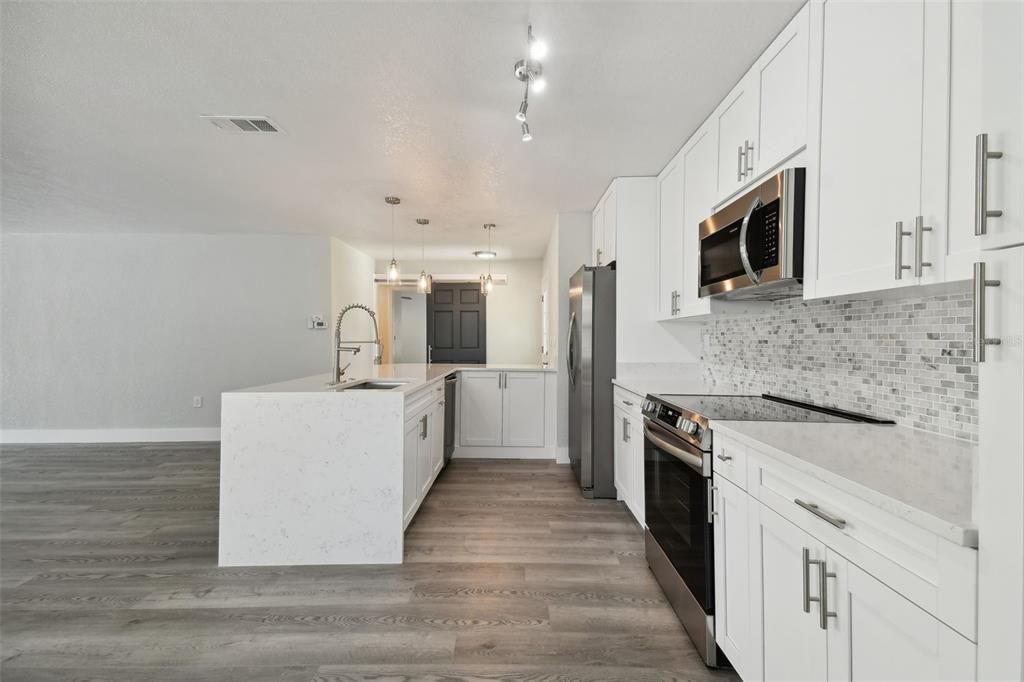 For Sale: $649,900 (3 beds, 2 baths, 1578 Square Feet)