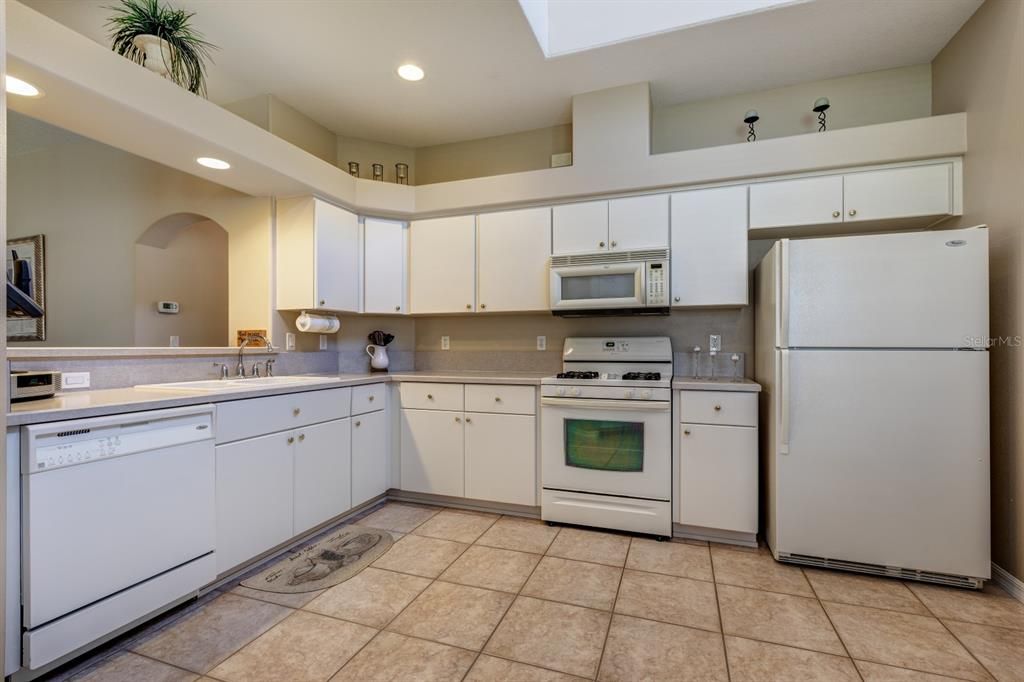 Active With Contract: $265,000 (2 beds, 2 baths, 1215 Square Feet)