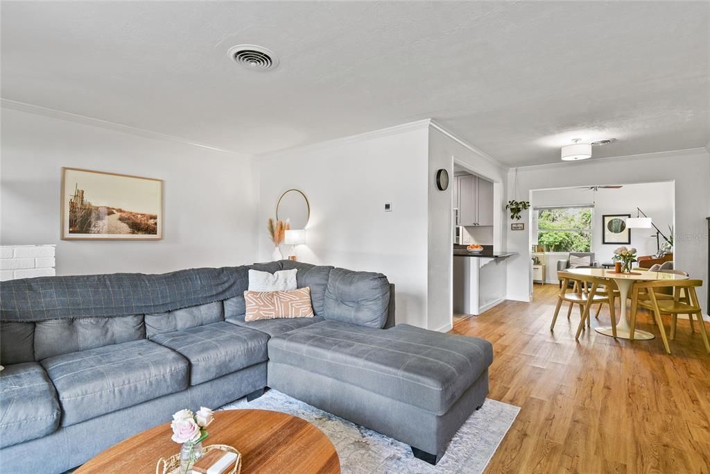 Active With Contract: $425,000 (3 beds, 2 baths, 1370 Square Feet)