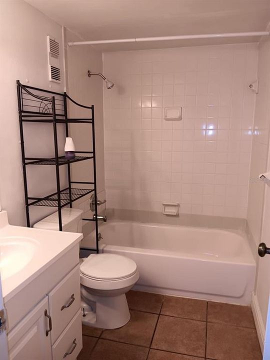 Recently Rented: $1,350 (1 beds, 1 baths, 655 Square Feet)