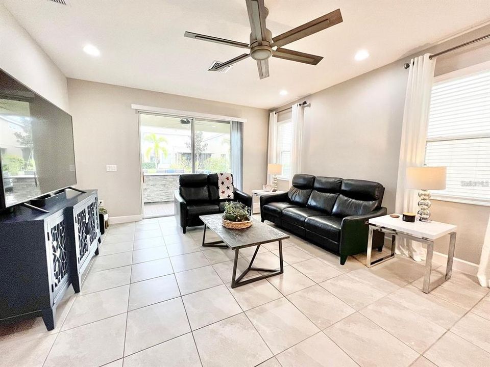 For Sale: $500,000 (4 beds, 2 baths, 2115 Square Feet)
