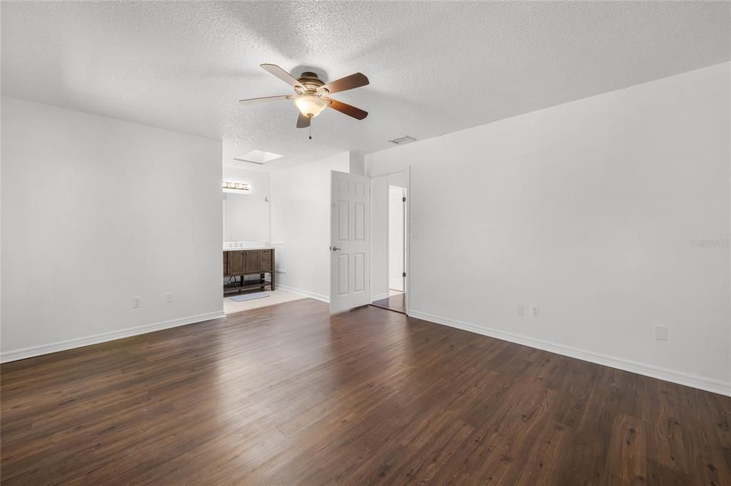 For Sale: $349,900 (3 beds, 2 baths, 1621 Square Feet)