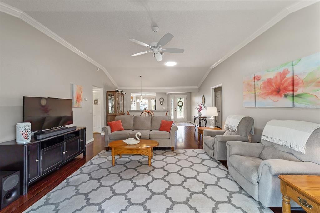For Sale: $449,000 (3 beds, 2 baths, 1585 Square Feet)