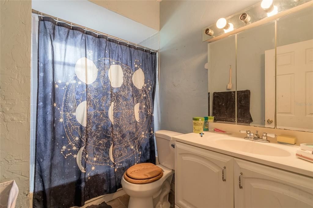 Active With Contract: $165,000 (3 beds, 1 baths, 1050 Square Feet)