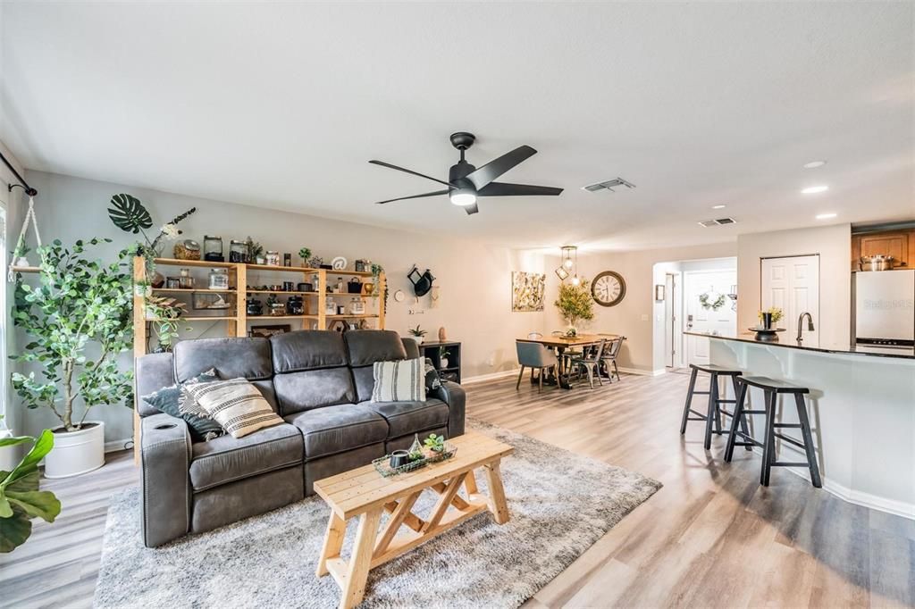 Active With Contract: $2,400 (3 beds, 2 baths, 1573 Square Feet)