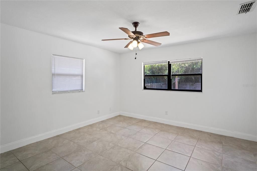 For Sale: $299,500 (2 beds, 2 baths, 1335 Square Feet)