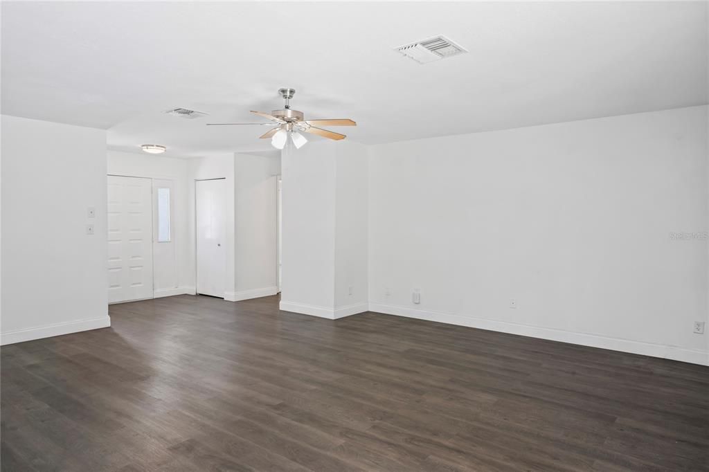 For Sale: $297,000 (2 beds, 2 baths, 1335 Square Feet)