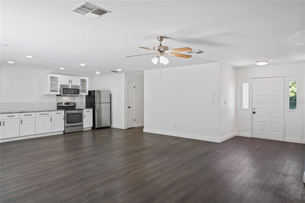For Sale: $297,000 (2 beds, 2 baths, 1335 Square Feet)