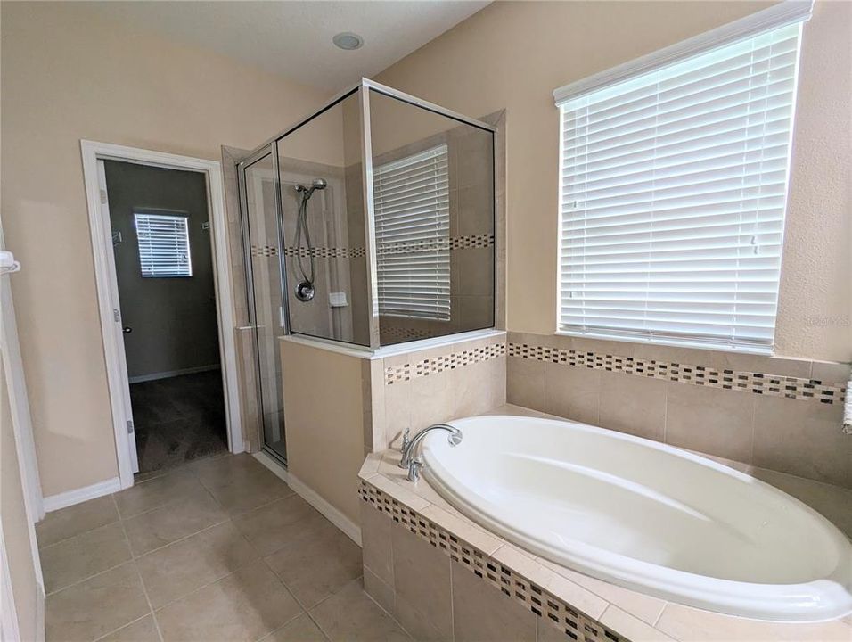 Недавно арендовано: $3,600 (6 спален, 3 ванн, 4345 Квадратных фут)