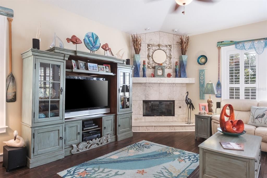 Active With Contract: $1,425,000 (3 beds, 2 baths, 2371 Square Feet)