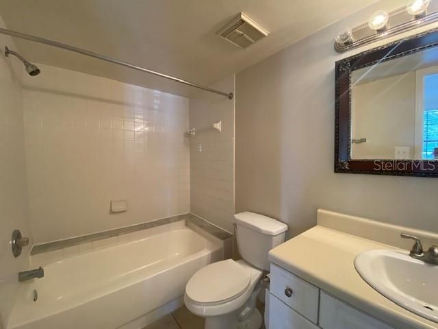 Active With Contract: $1,695 (1 beds, 1 baths, 631 Square Feet)