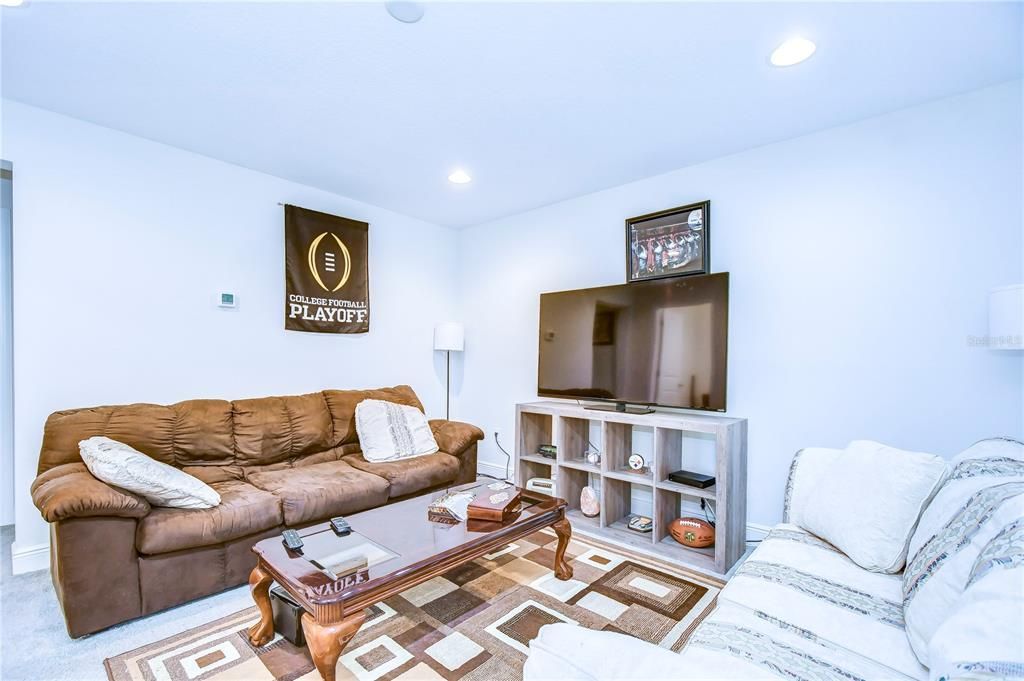 For Sale: $399,900 (2 beds, 2 baths, 1961 Square Feet)
