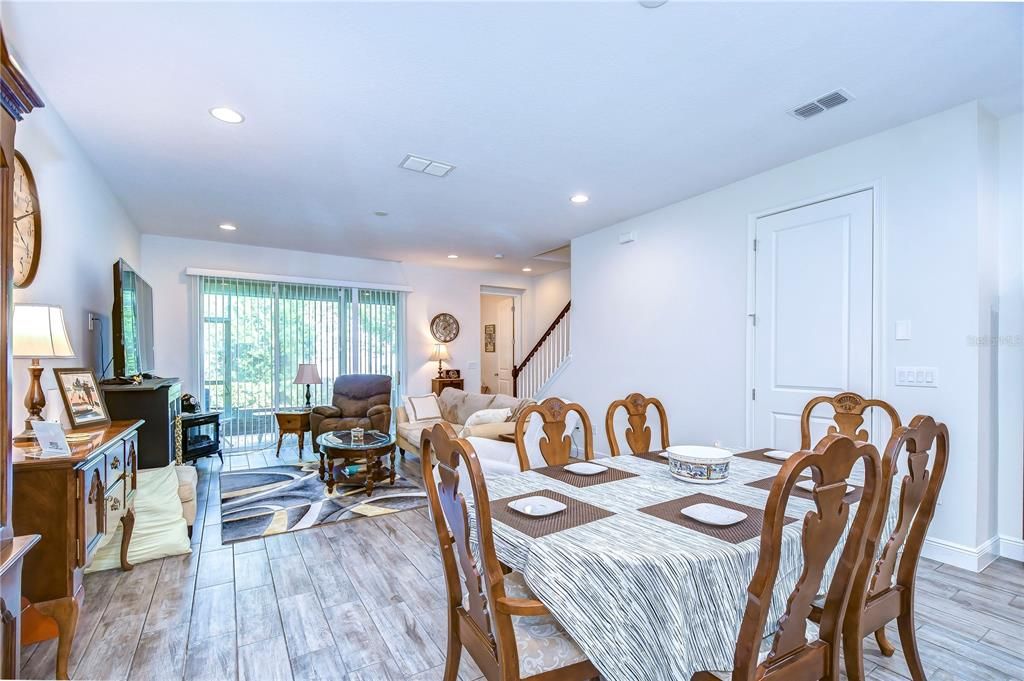 For Sale: $399,900 (2 beds, 2 baths, 1961 Square Feet)