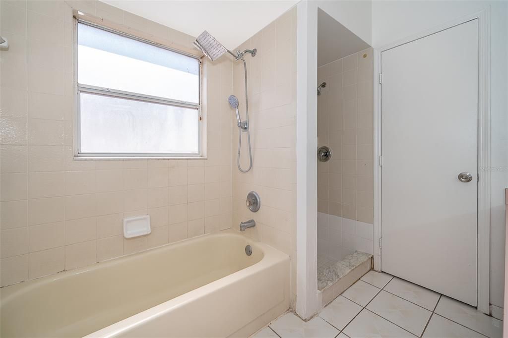 Primary Bath w/Separate Shower