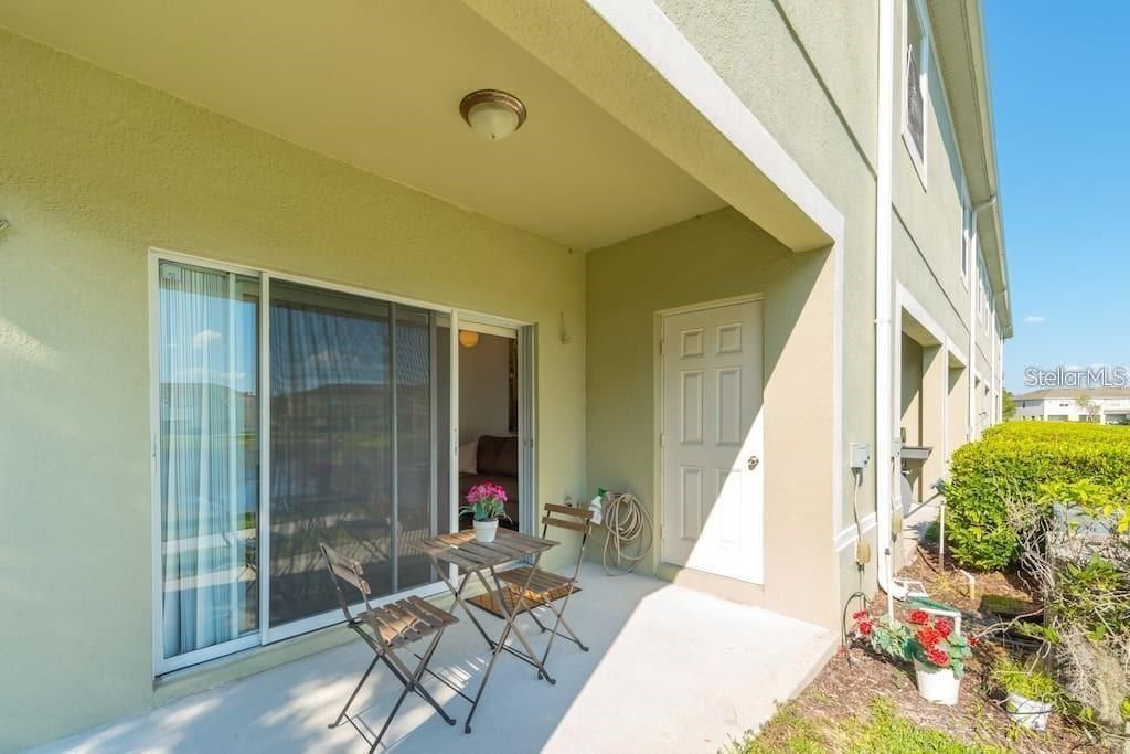 Recently Sold: $285,000 (2 beds, 2 baths, 1071 Square Feet)