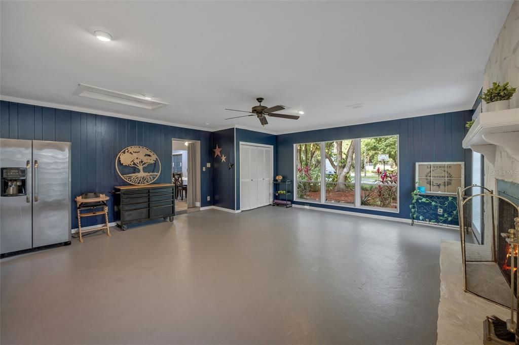 Active With Contract: $450,000 (3 beds, 2 baths, 2179 Square Feet)